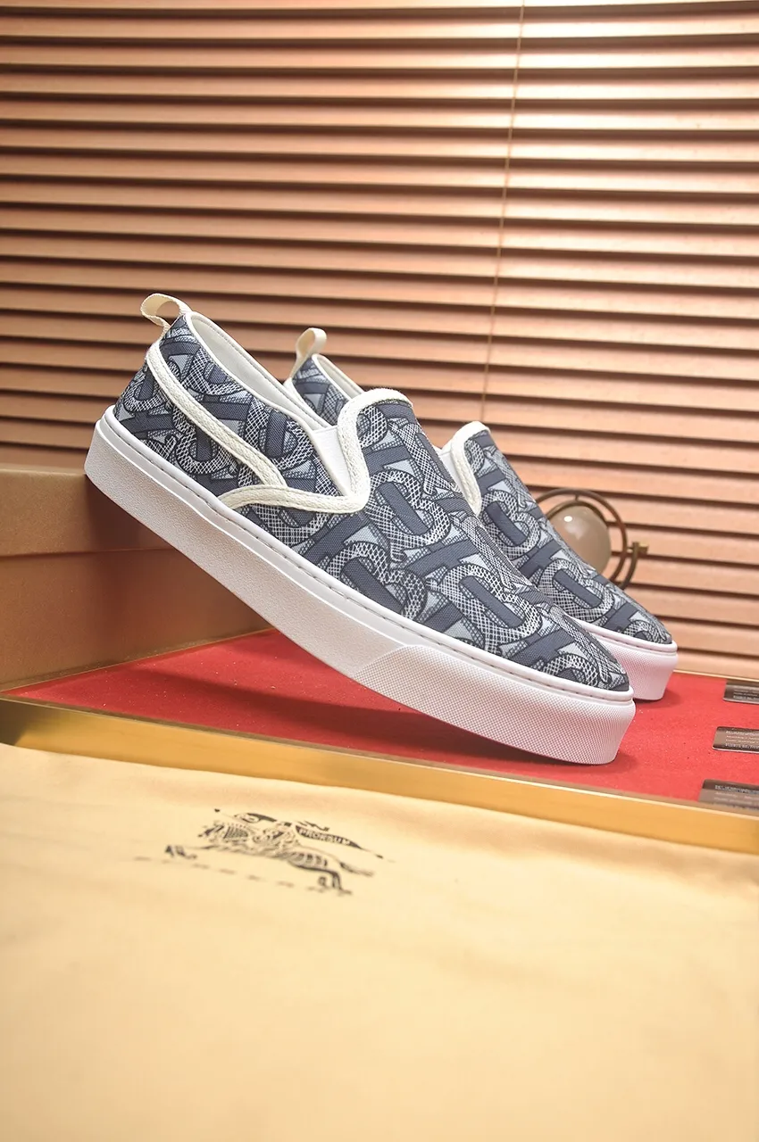 Men's shoes 💰400💶【Burberry】Classic low-top sneakers｜Imported cowhide with classic plaid fabric｜Sheepskin lining｜Original outsole｜Fine workmanship and comfortable to wear Size: 38-44 (customized at 45)